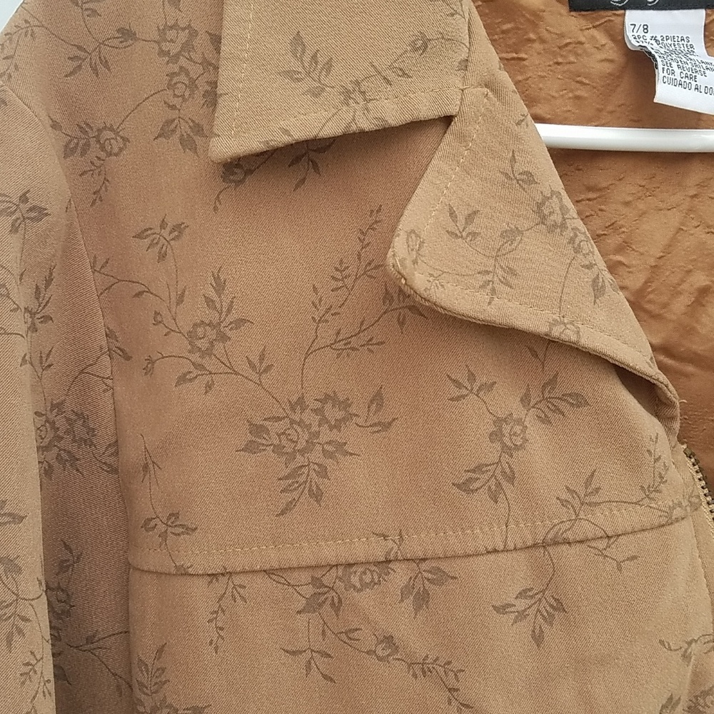 Pretty, Lightweight, Zip Up Jacket! - image 2